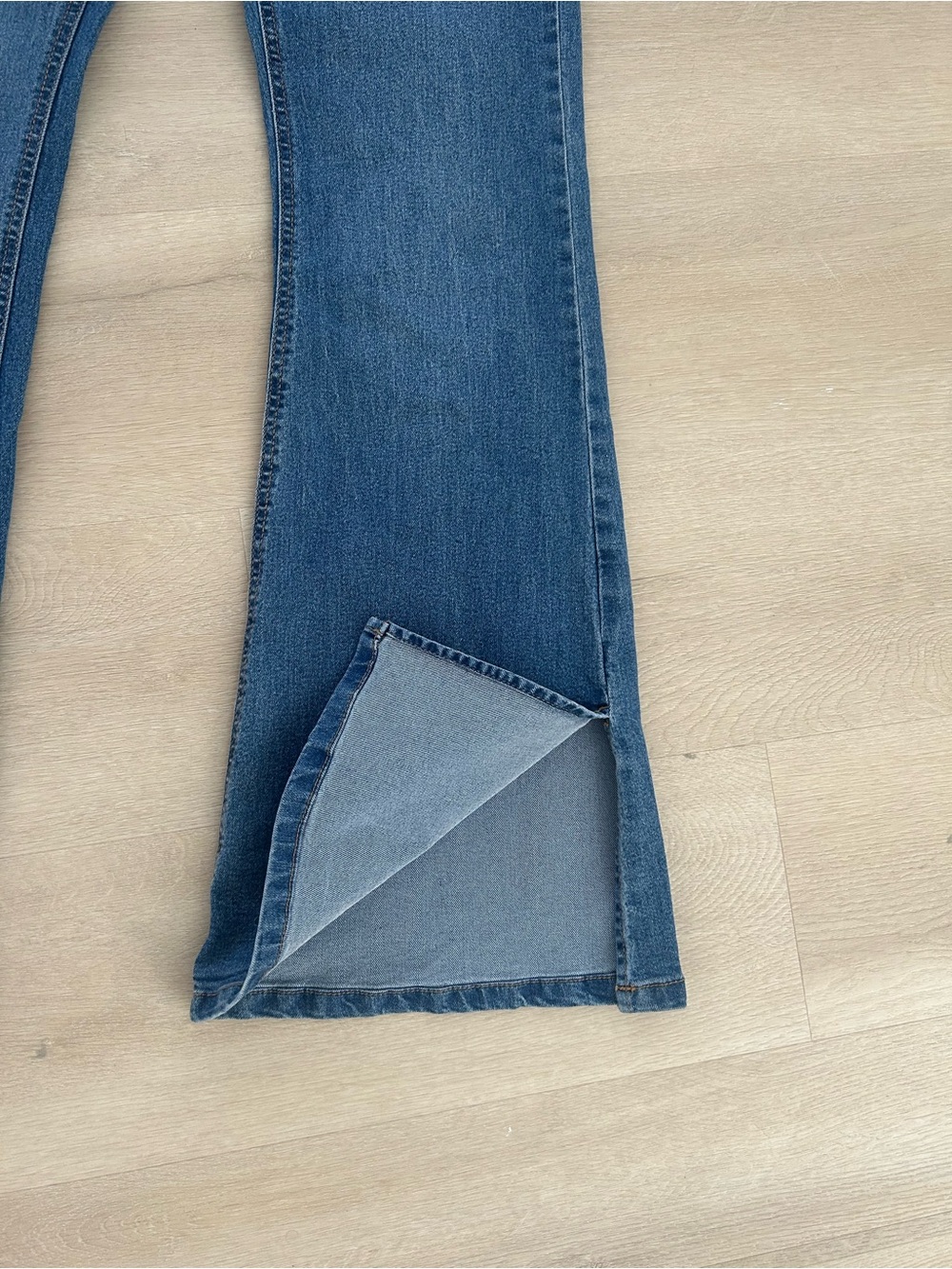 High-Rise Flared Women's Jeans in Medium Blue - Picture 3 of 8